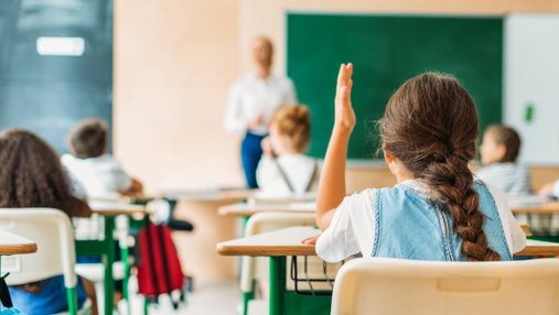 З новою історією та без літератури ворога. Міносвіти змінило шкільну програму