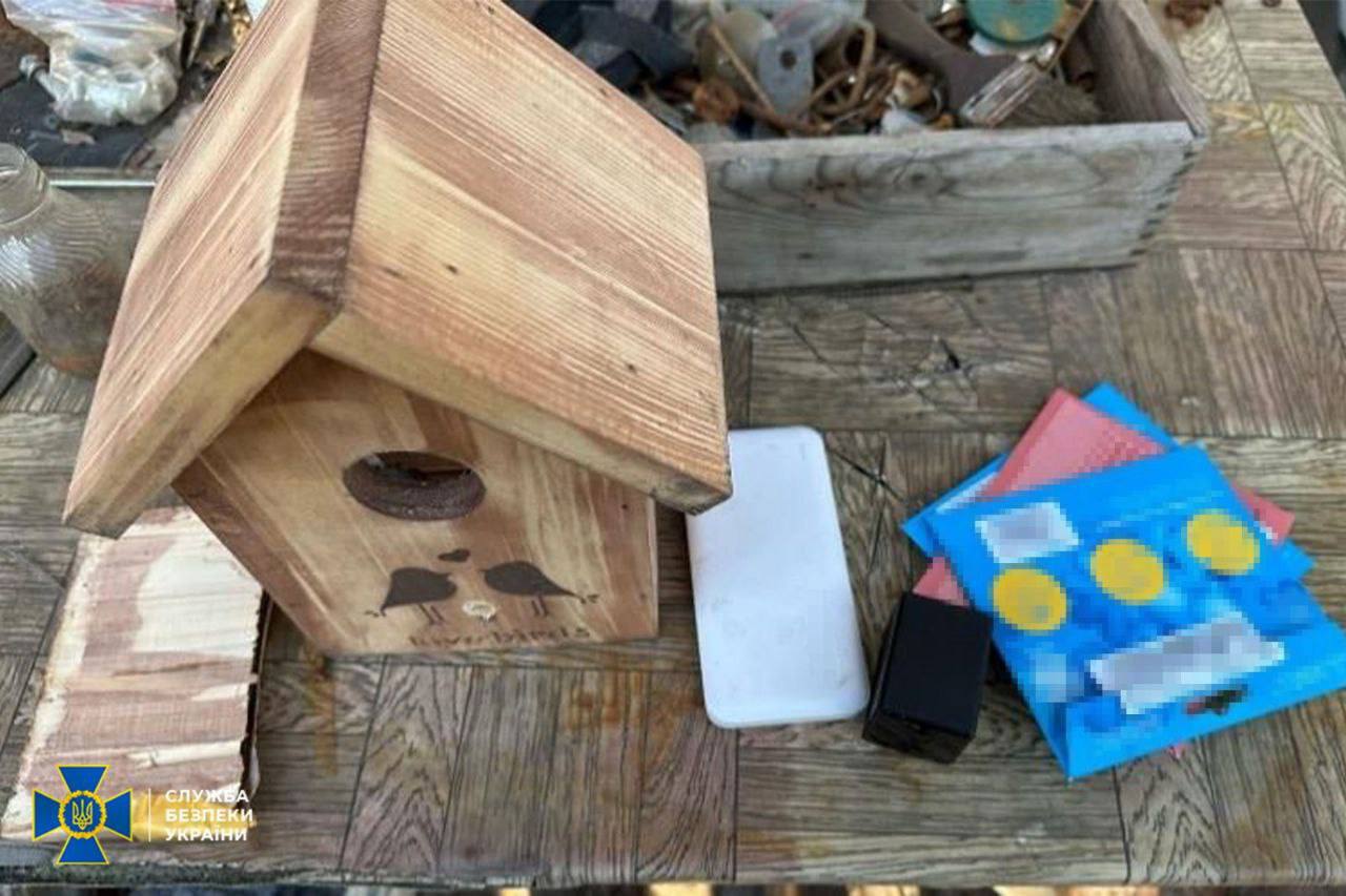 Шпаківні з камерами шпигували за ЗСУ: У Дніпрі затримали агентку РФ